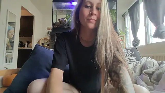 Snapshot of Inked_Snow_Muse chatting on October 7, 2025, 5:10 pm Inked Snow Muse online show from October 7, 2025, 5:10 pm