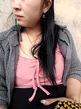 Snapshot of miemie-xx chatting on October 15, 2025, 3:17 am miemie-xx online show from October 15, 2025, 3:17 am