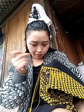 Snapshot of miemie-xx chatting on October 25, 2025, 1:13 am miemie-xx online show from October 25, 2025, 1:13 am