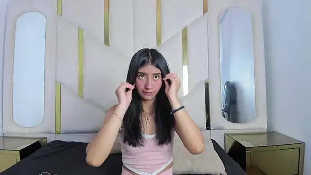 Mia clark18 online show from October 25, 2025, 6:57 pm