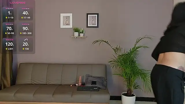 ZahraMilf online show from January 13, 2026, 8:14 pm