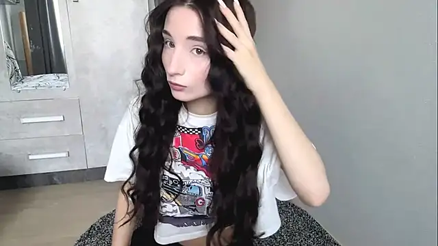 JuliHurlstona online show from October 29, 2025, 4:59 am