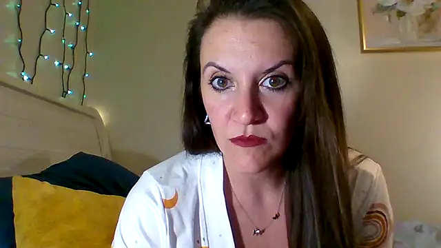 easy briezy online show from November 5, 2025, 2:11 am