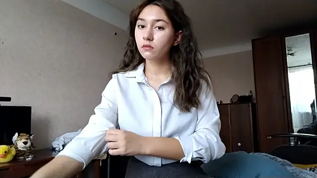 MiaLovelyOne online show from October 7, 2025, 8:11 am