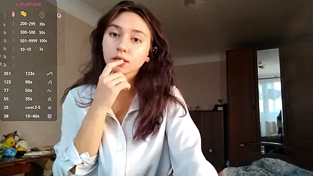 MiaLovelyOne online show from November 13, 2025, 9:30 am