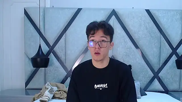 Austin Reeds online show from October 16, 2025, 11:44 am