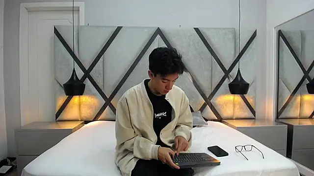 Austin Reeds online show from October 17, 2025, 2:19 pm