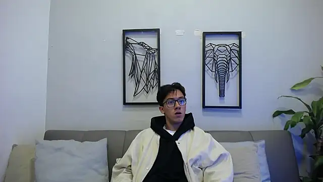 Austin Reeds online show from October 20, 2025, 3:45 pm