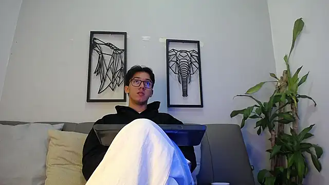 Austin Reeds online show from October 23, 2025, 12:15 pm