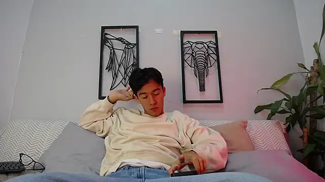 Austin Reeds online show from October 25, 2025, 12:02 pm