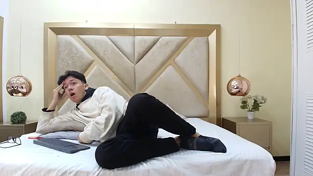 Austin Reeds online show from October 30, 2025, 12:28 pm