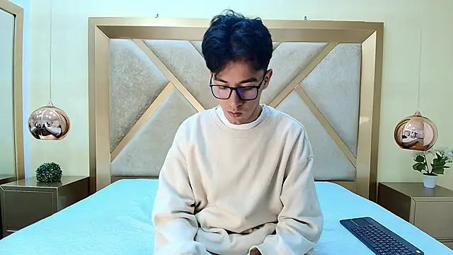 Austin Reeds online show from November 3, 2025, 12:06 pm