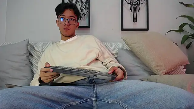 Austin Reeds online show from November 5, 2025, 12:16 pm