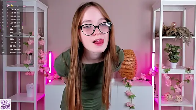 Snapshot of LittleCutieSandy chatting on October 22, 2025, 3:29 am LittleCutieSandy online show from October 22, 2025, 3:29 am