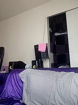 SLIM-BONEZ-N-HARMONY online show from February 10, 2026, 5:17 pm