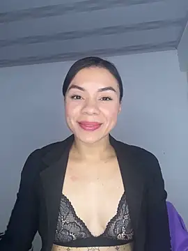 Snapshot of Crystal_555 chatting on October 10, 2025, 6:23 am Crystal 555 online show from October 10, 2025, 6:23 am