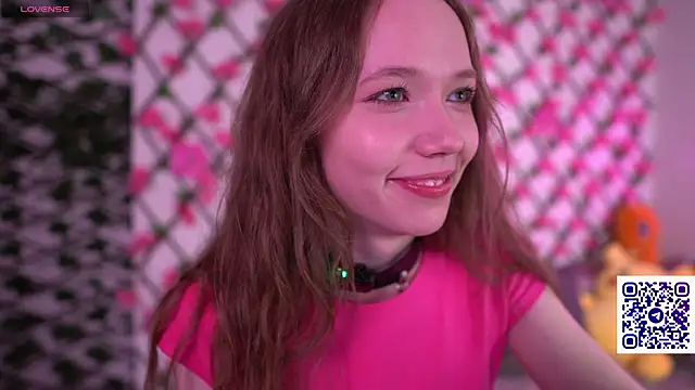 Snapshot of Petite_Polly chatting on October 10, 2025, 8:08 pm Petite Polly online show from October 10, 2025, 8:08 pm