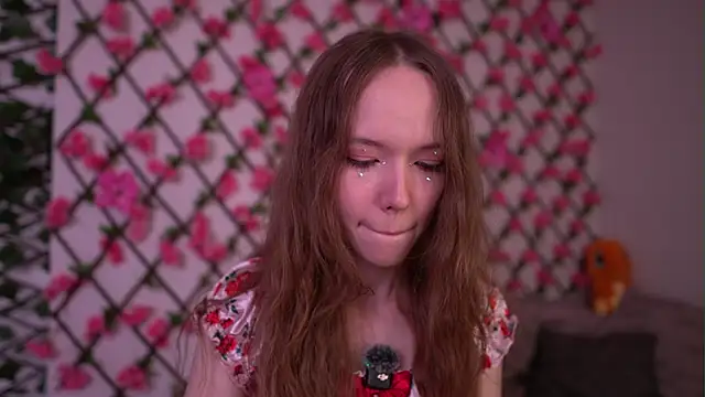 Snapshot of Petite_Polly chatting on October 22, 2025, 9:14 pm Petite Polly online show from October 22, 2025, 9:14 pm