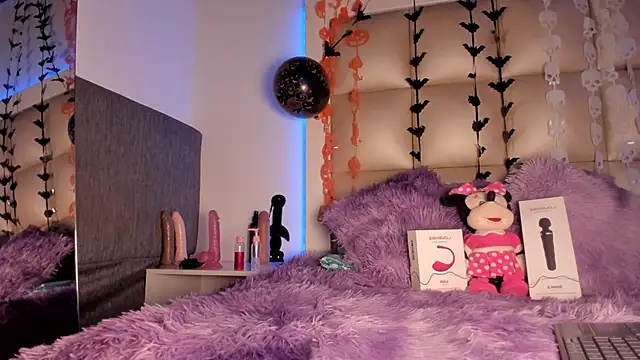 Snapshot of Mia_Petitejs chatting on October 17, 2025, 5:43 am Mia Petitejs online show from October 17, 2025, 5:43 am