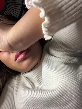 hello-cute online show from December 14, 2025, 11:42 pm