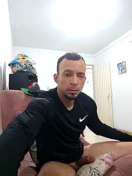 Snapshot of Racso100 chatting on November 8, 2025, 12:05 pm Racso100 online show from November 8, 2025, 12:05 pm