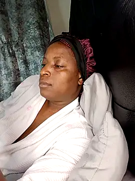 Snapshot of Linae1234 chatting on November 21, 2025, 1:48 am Linae1234 online show from November 21, 2025, 1:48 am