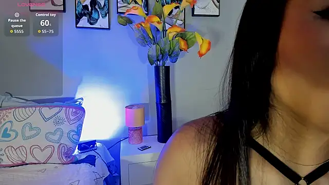 Snapshot of Jenn_W chatting on October 18, 2025, 12:06 pm Jenn W online show from October 18, 2025, 12:06 pm