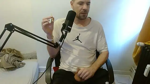 Snapshot of chibrax918 chatting on December 17, 2025, 9:15 am chibrax918 online show from December 17, 2025, 9:15 am