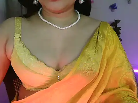 Royal zara online show from November 11, 2025, 5:02 pm