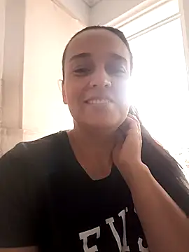 Snapshot of FiorellaDuboi chatting on October 23, 2025, 12:26 pm FiorellaDuboi online show from October 23, 2025, 12:26 pm