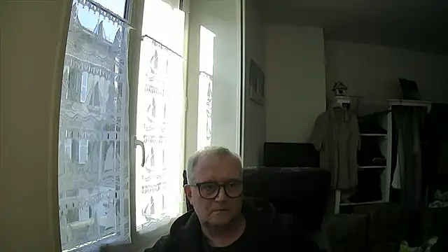 macdut67 online show from October 7, 2025, 4:04 pm