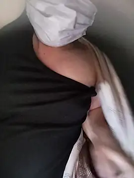 Snapshot of TinyLa chatting on October 19, 2025, 8:20 pm TinyLa online show from October 19, 2025, 8:20 pm