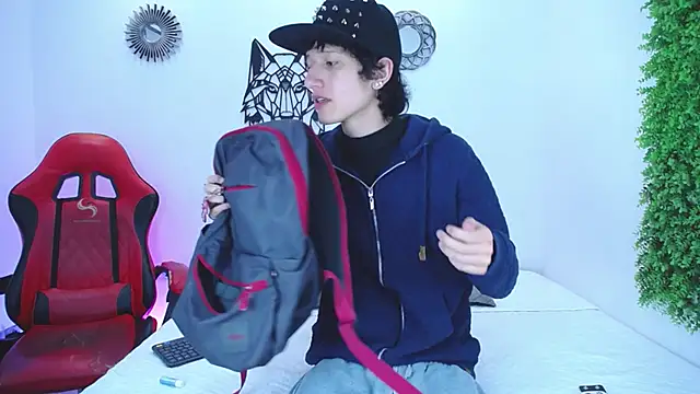 Emo Boy  online show from November 12, 2025, 12:49 pm