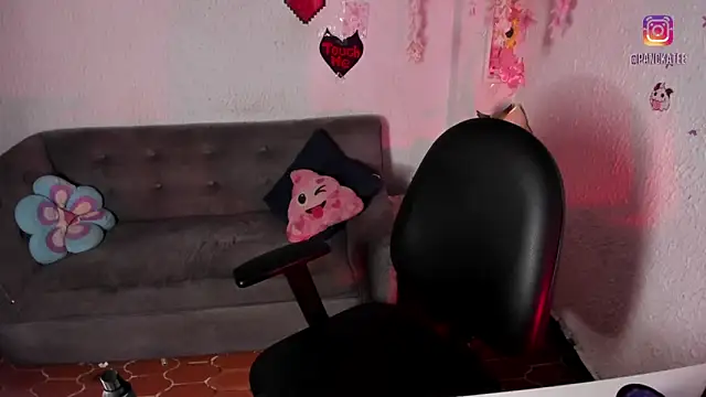 Emilycollei online show from April 2, 2026, 5:49 am