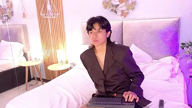 AngelandKai online show from October 31, 2025, 3:18 am