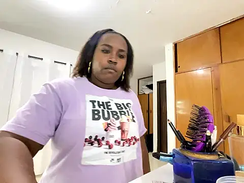 NaomiGrace  online show from October 11, 2025, 12:15 pm