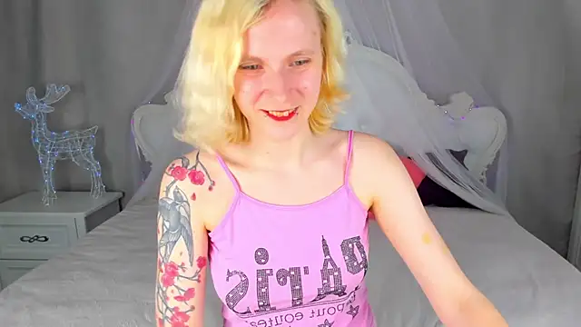 LikiLips online show from April 21, 2026, 2:51 am