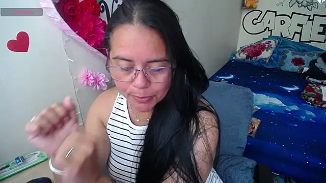 Snapshot of Miss__kendra_ chatting on April 26, 2026, 4:15 pm Miss kendra online show from April 26, 2026, 4:15 pm