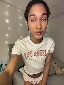 Chloe Celeste online show from August 4, 2026, 1:53 am