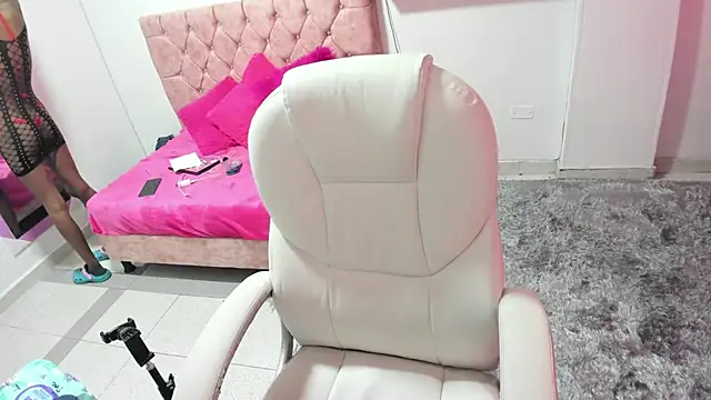 thianahorny online show from November 5, 2025, 12:38 pm