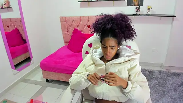 thianahorny online show from March 4, 2026, 12:33 pm