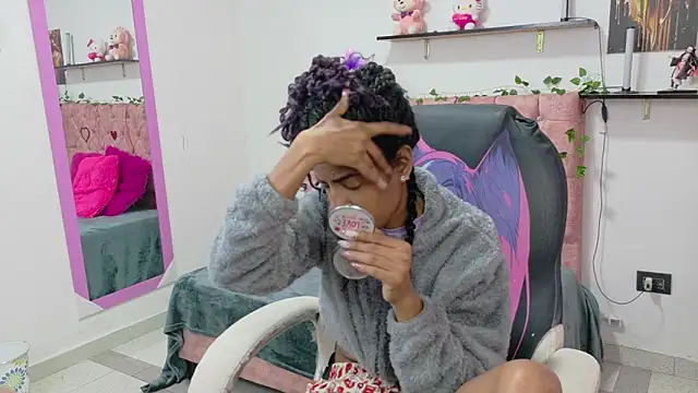 thianahorny online show from April 2, 2026, 1:42 pm