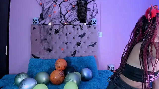 kITY EVANS online show from October 19, 2025, 7:36 pm