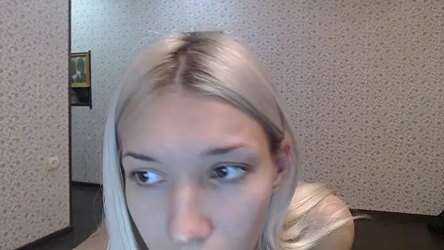 Snapshot of maybe_doll chatting on October 9, 2025, 6:06 pm maybe doll online show from October 9, 2025, 6:06 pm