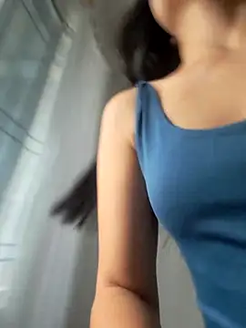 IAM SARAH online show from October 24, 2025, 7:43 pm