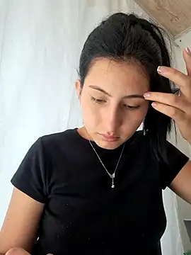 IAM SARAH online show from November 9, 2025, 5:22 pm