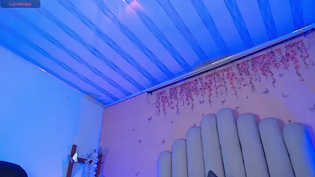 SweetRenata  online show from November 13, 2025, 11:20 am