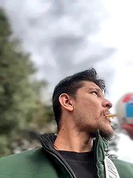 Snapshot of Nick_Juniorr chatting on October 29, 2025, 8:43 pm Nick Juniorr online show from October 29, 2025, 8:43 pm