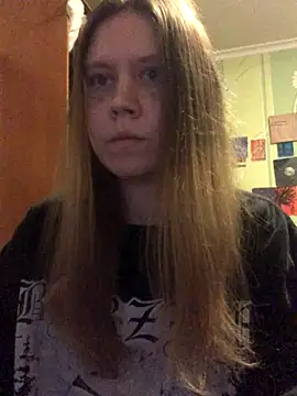 LunaVirelle online show from November 4, 2025, 3:55 pm