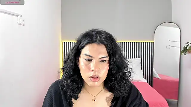 Snapshot of Little_Alli chatting on October 21, 2025, 7:47 pm Little Alli online show from October 21, 2025, 7:47 pm